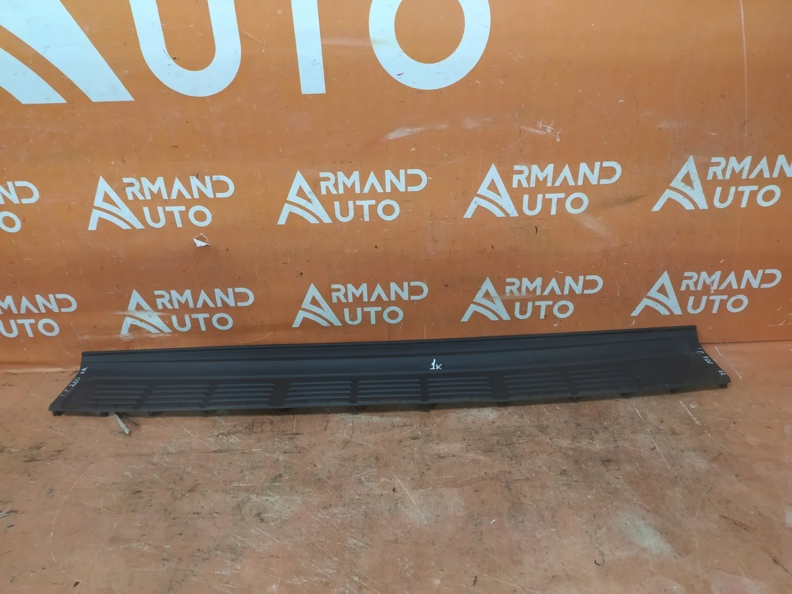 Накладка бампера верхняя Toyota Land Cruiser 2007-2021