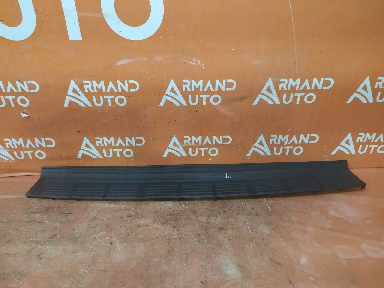 Накладка бампера верхняя Toyota Land Cruiser 2007-2021