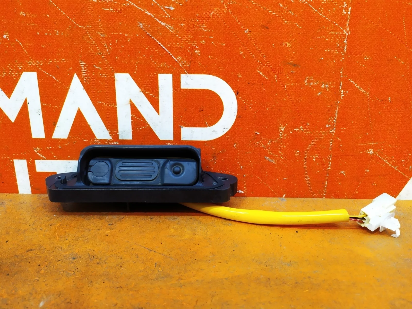 Кнопка двери багажника Mitsubishi Outlander 2012-нв 3