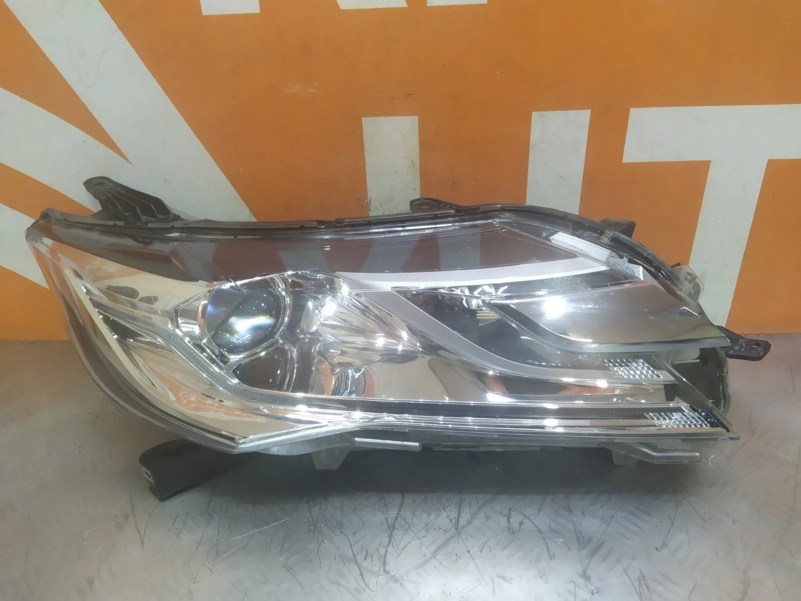 Фара Mitsubishi Pajero Sport 2015-2021 3