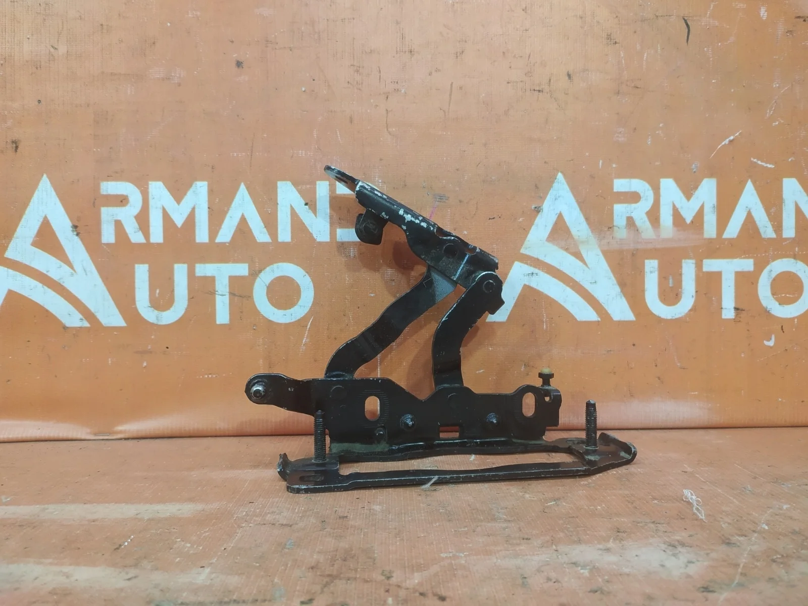 Петля капота Mercedes -Class 2006-2015 W204