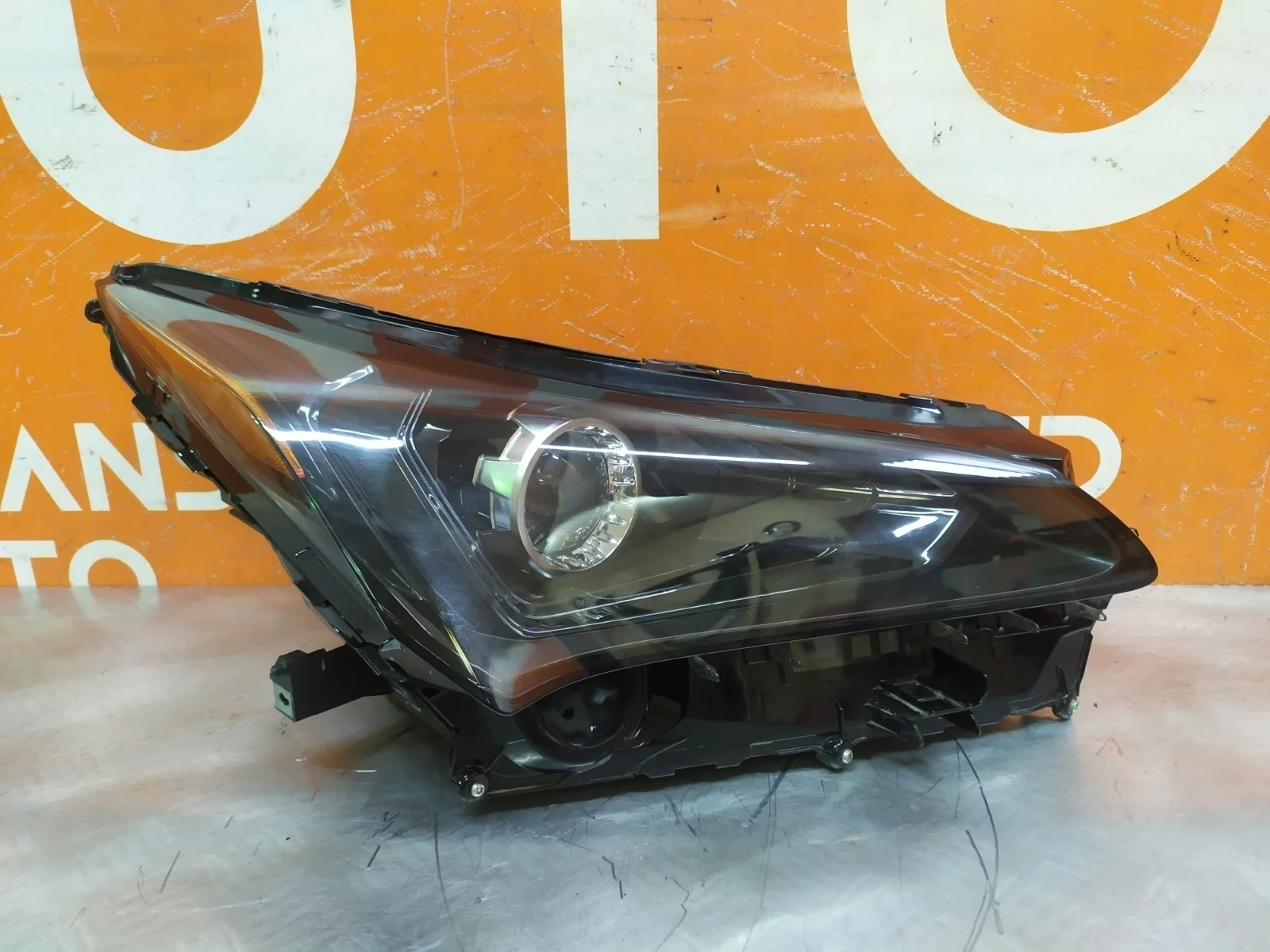 Фара Lexus NX 2017-2021