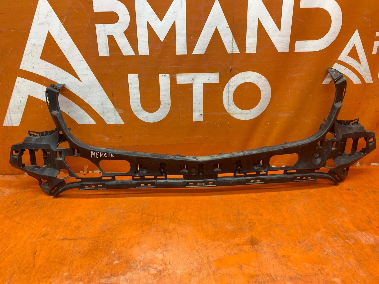 Кронштейн бампера Mercedes GLC-Class 2015-нв X253