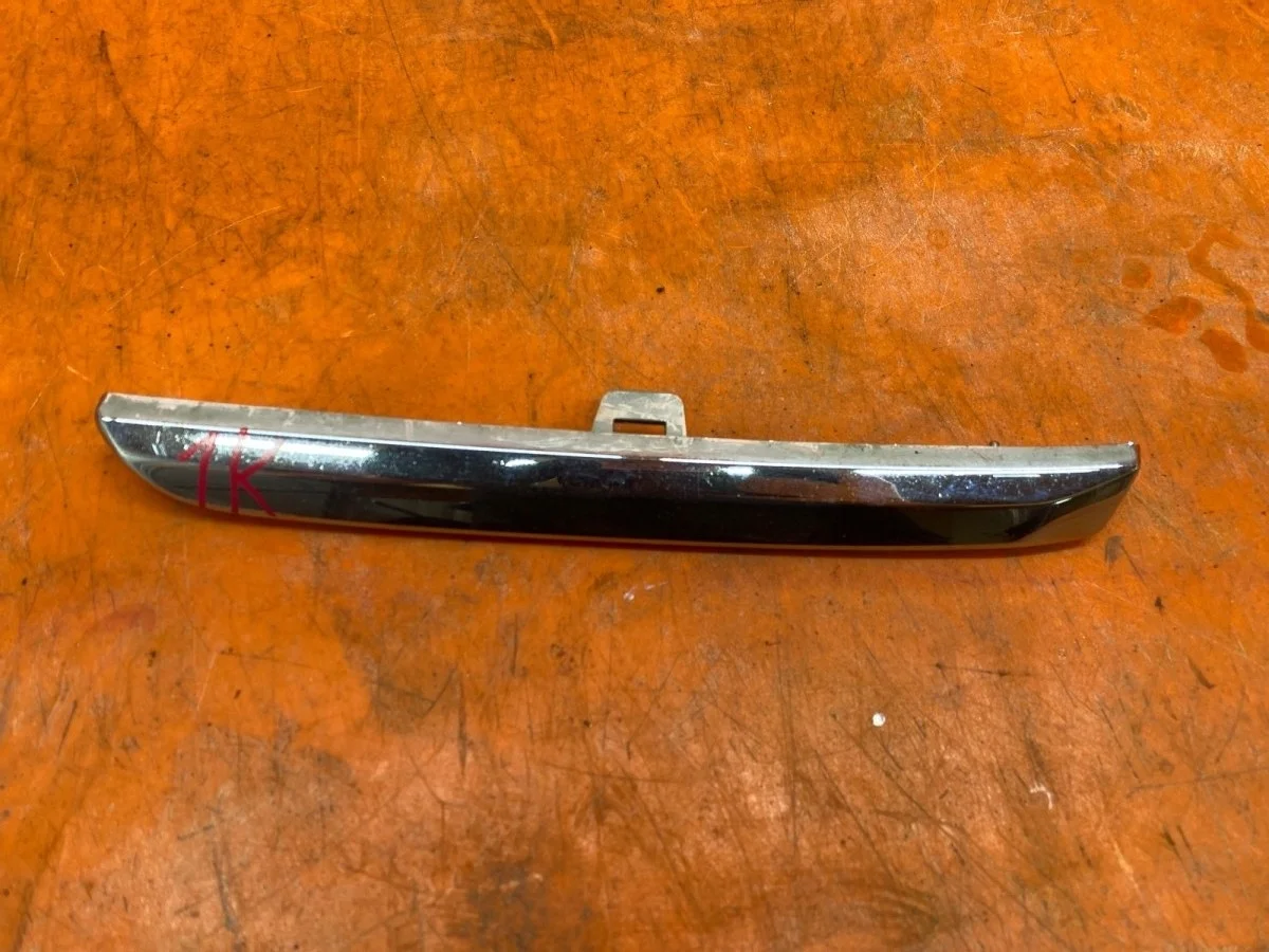 Накладка решетки радиатора верхняя Mitsubishi Outlander 2012-2014 3