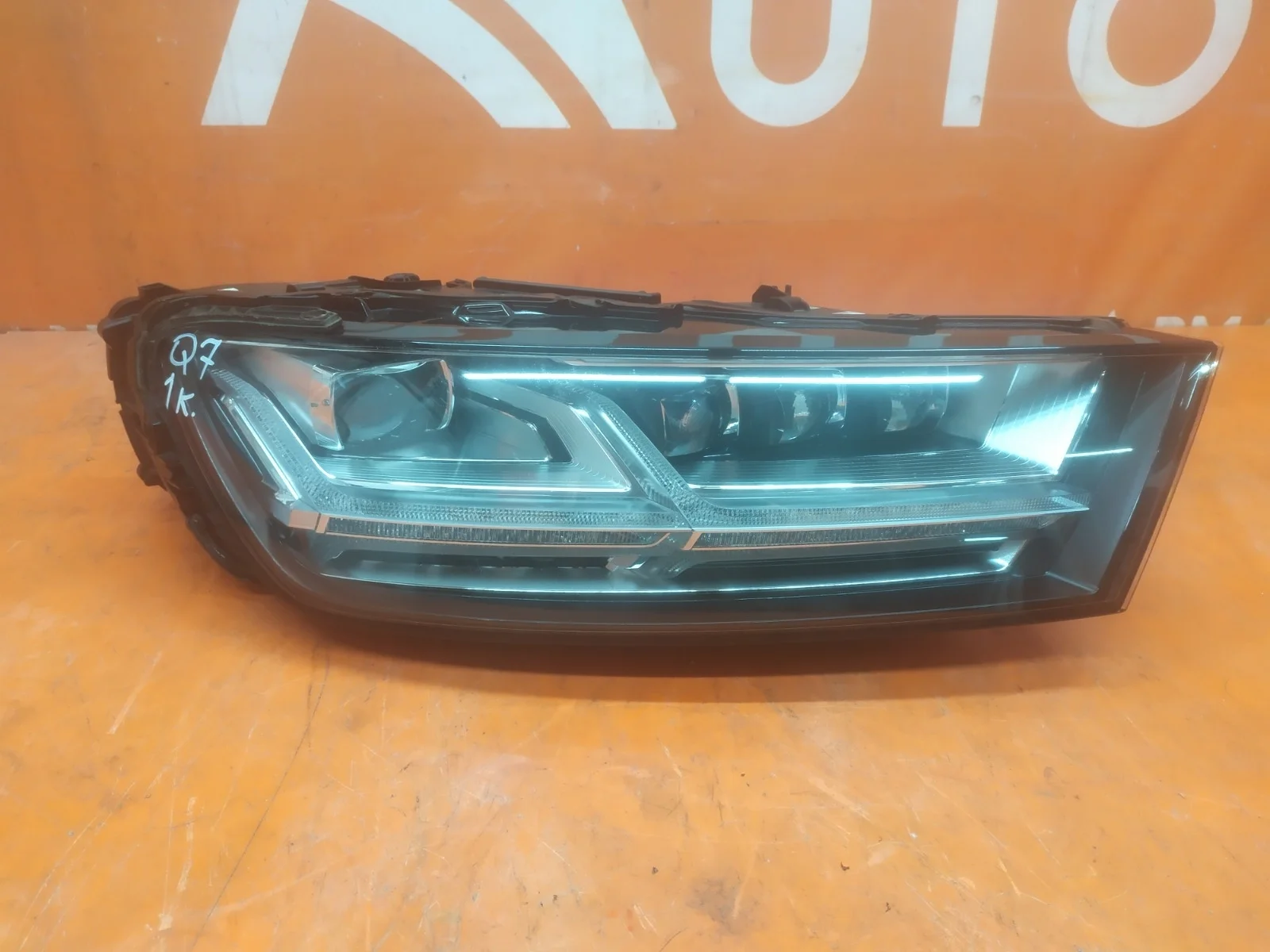 Фара Audi Q7 2015-2020 4M