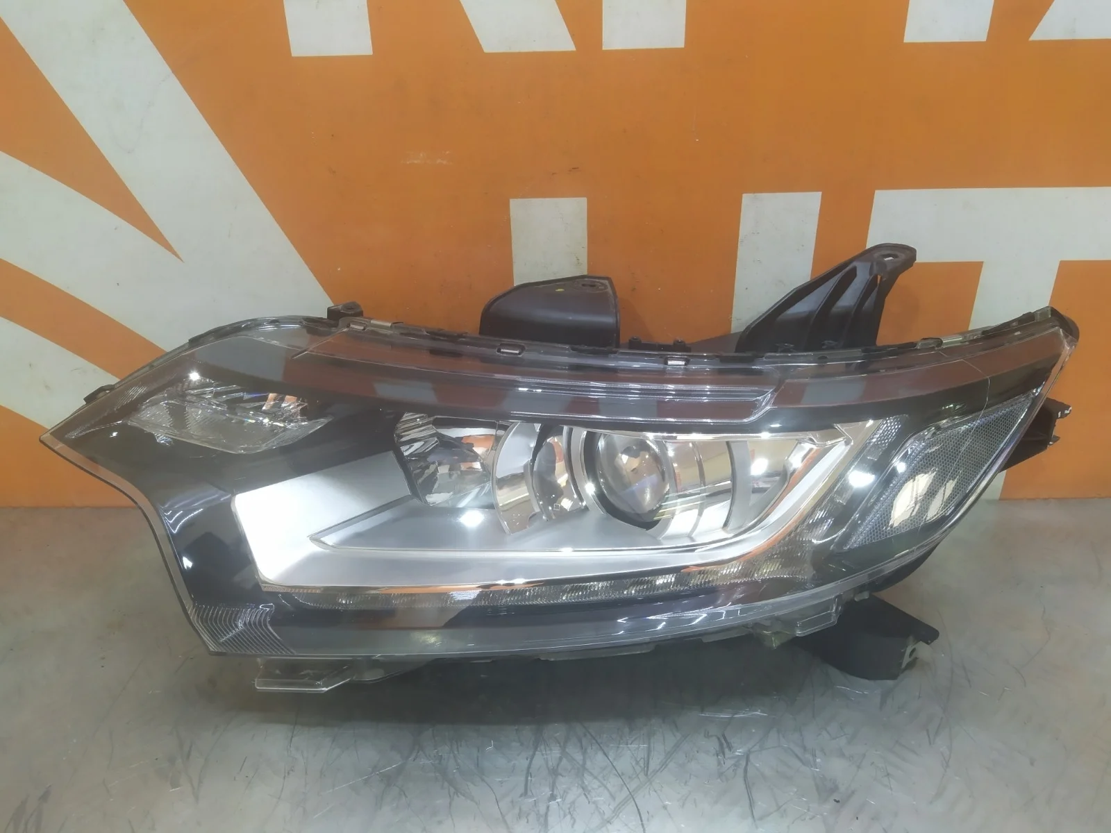 Фара Mitsubishi Outlander 2015-нв 3