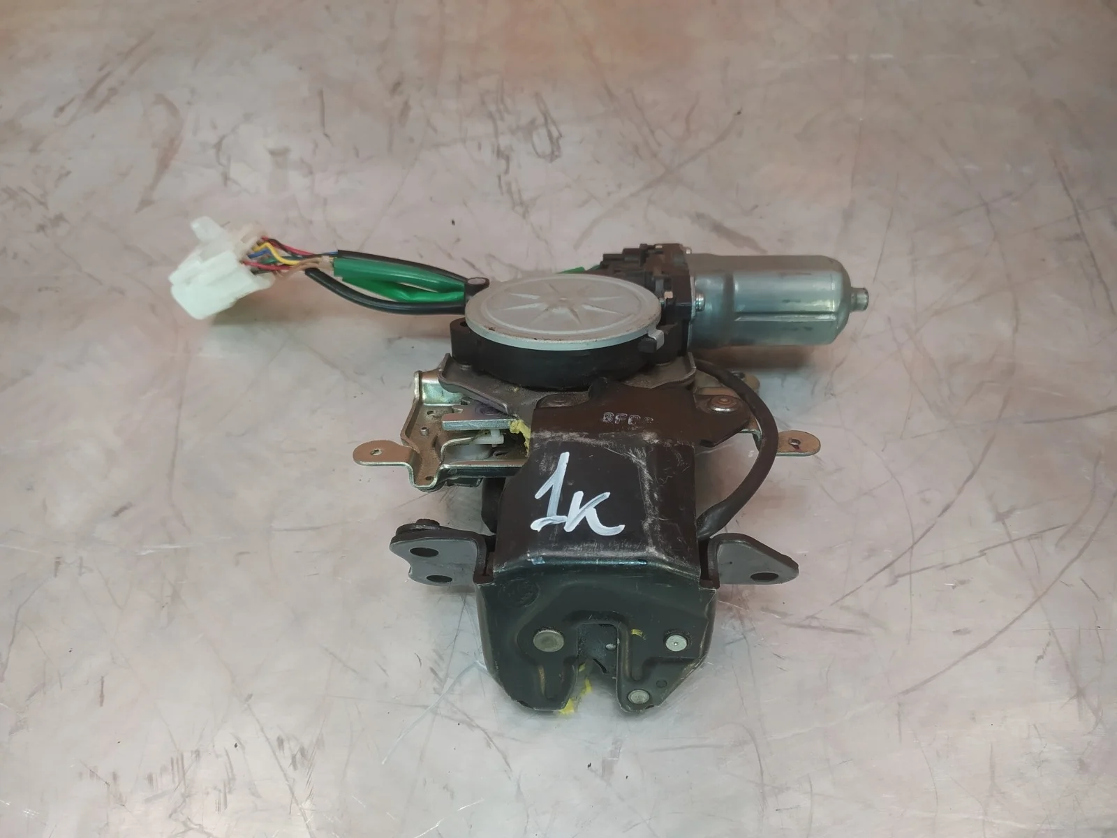 Замок двери багажника Mitsubishi Outlander 2012-нв 3