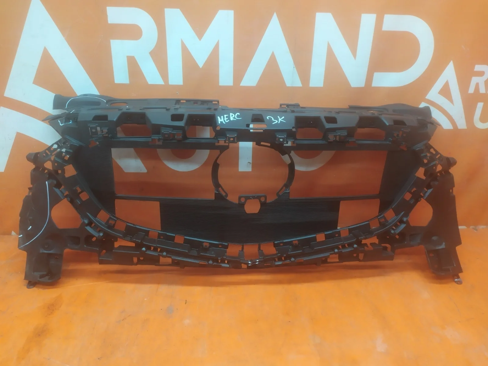 Кронштейн решетки радиатора Mazda 6 2018-нв 3 GJ