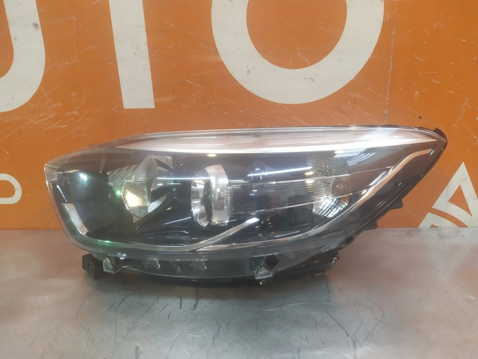 Фара Renault Kaptur 2016-нв