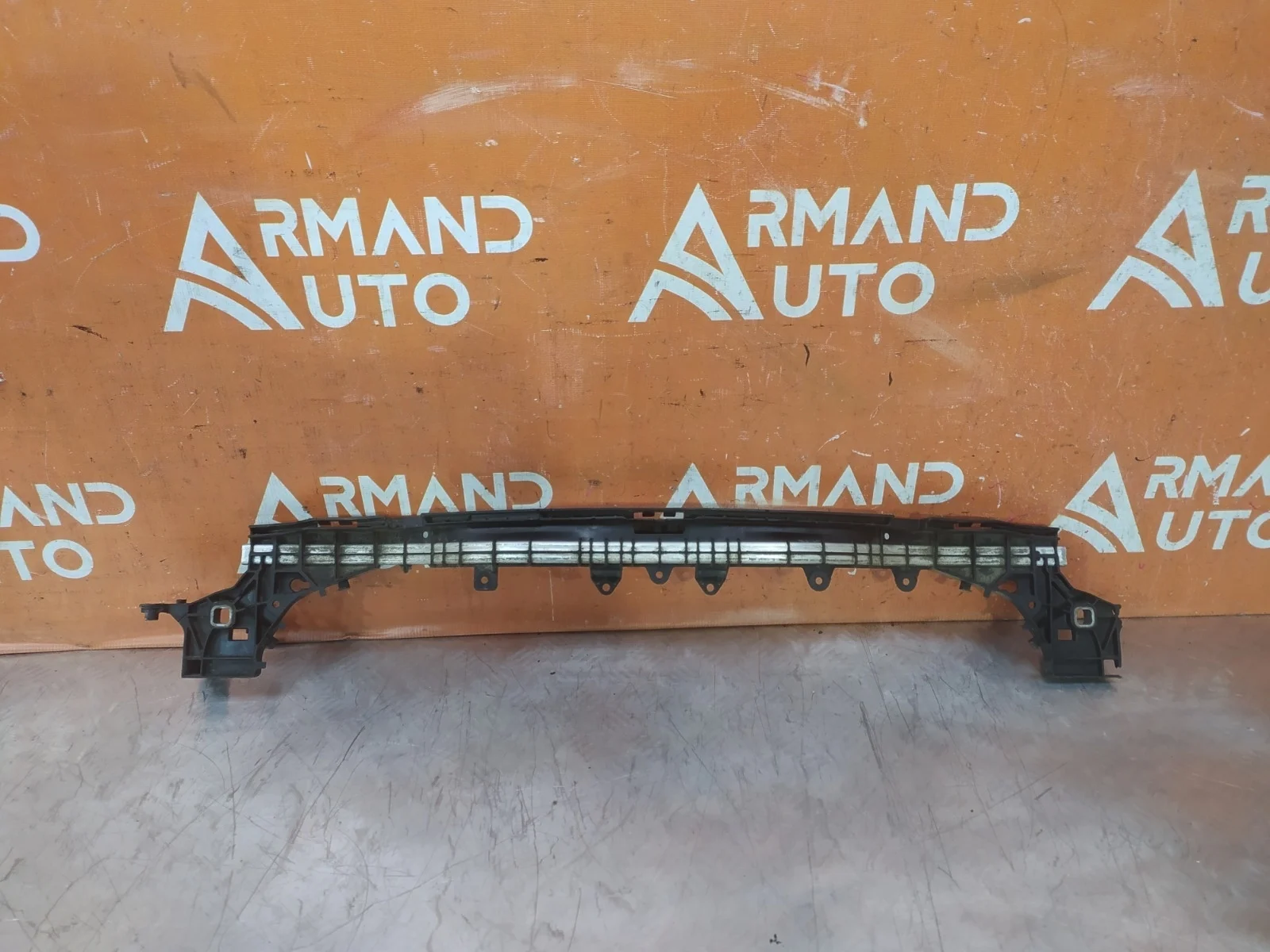 Кронштейн радиатора Mercedes -Class 2014-2021 W205