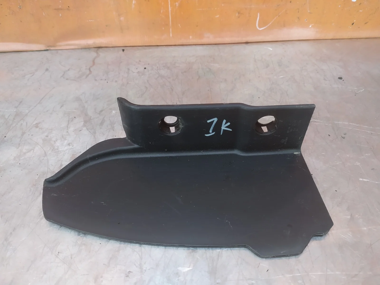 Накладка фонаря внешнего Toyota Land Cruiser 2007-2012