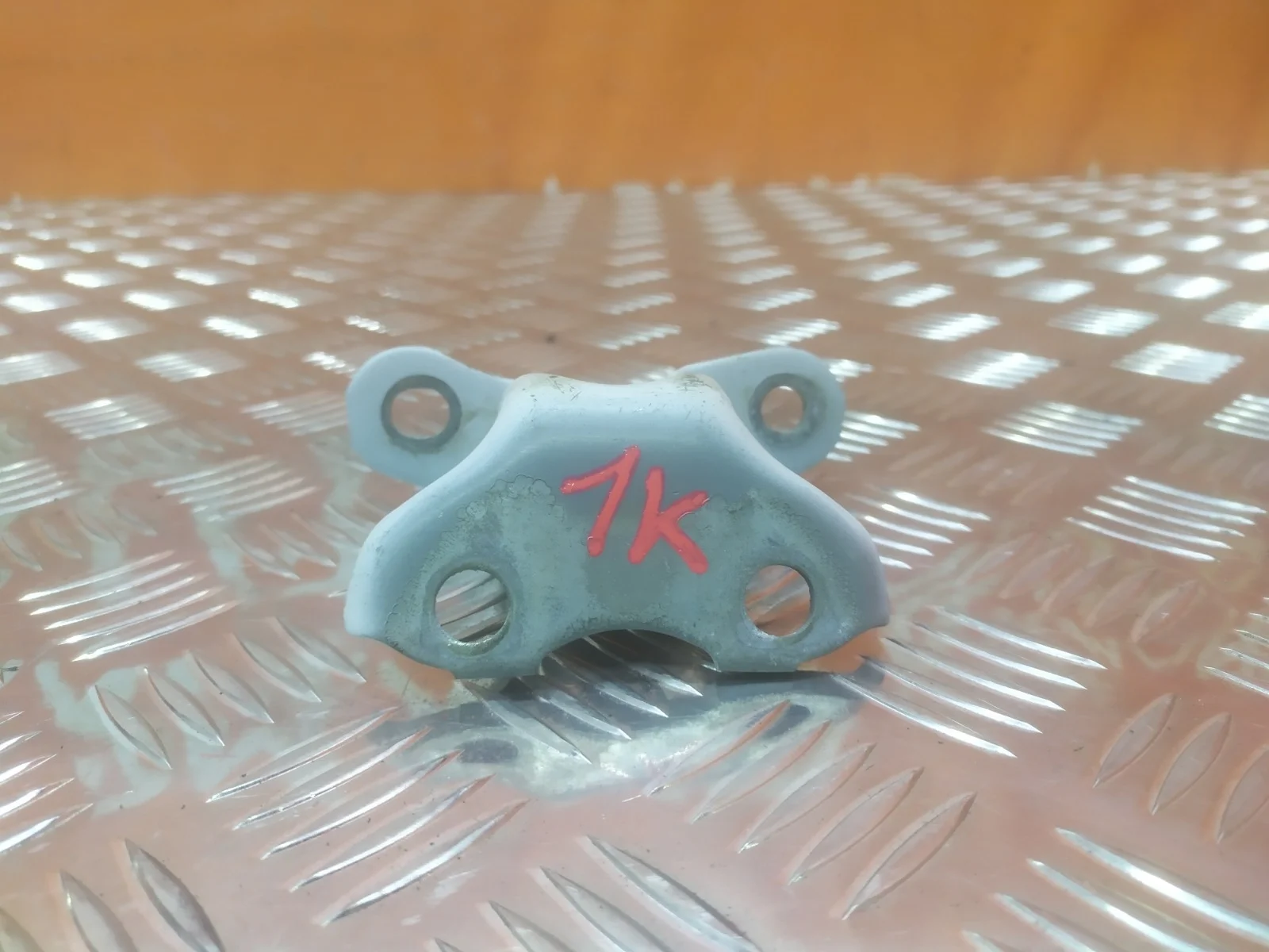 Петля двери нижняя Toyota Camry 2011-2018 7 XV50