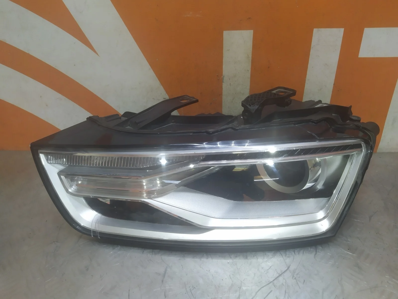 Фара Audi Q3 2014-2018 8U