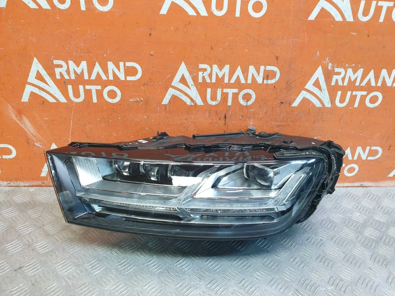 Фара Audi Q7 2015-2020 4M
