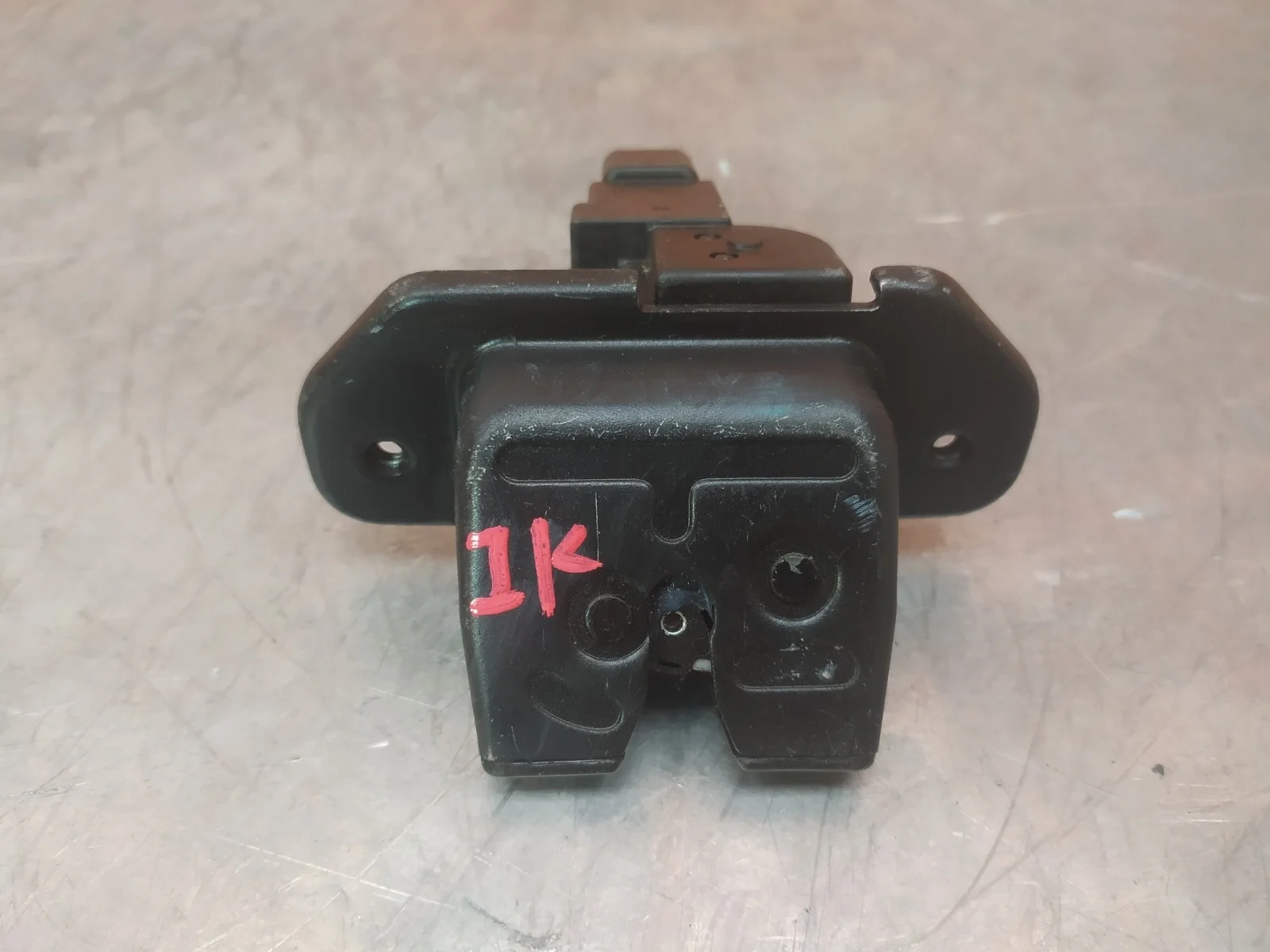 Замок двери багажника Kia Soul 2019-нв 3