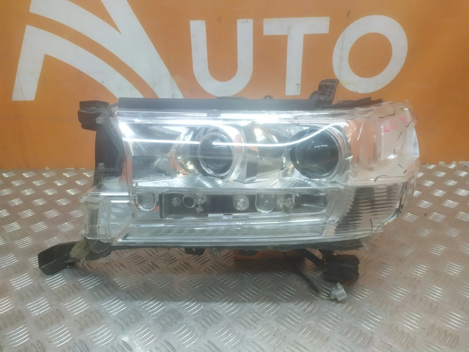 Фара Toyota Land Cruiser 2015-2021 200