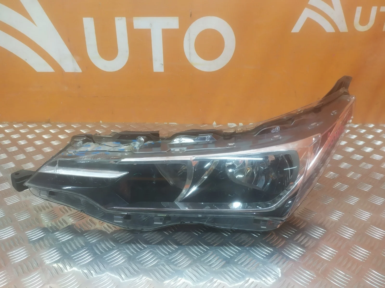 Фара Toyota Corolla 2015-2019 11 E160 E170 E180