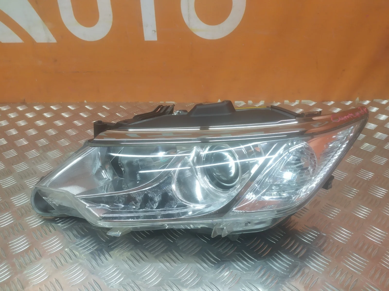 Фара Toyota Camry 2014-2017 XV50