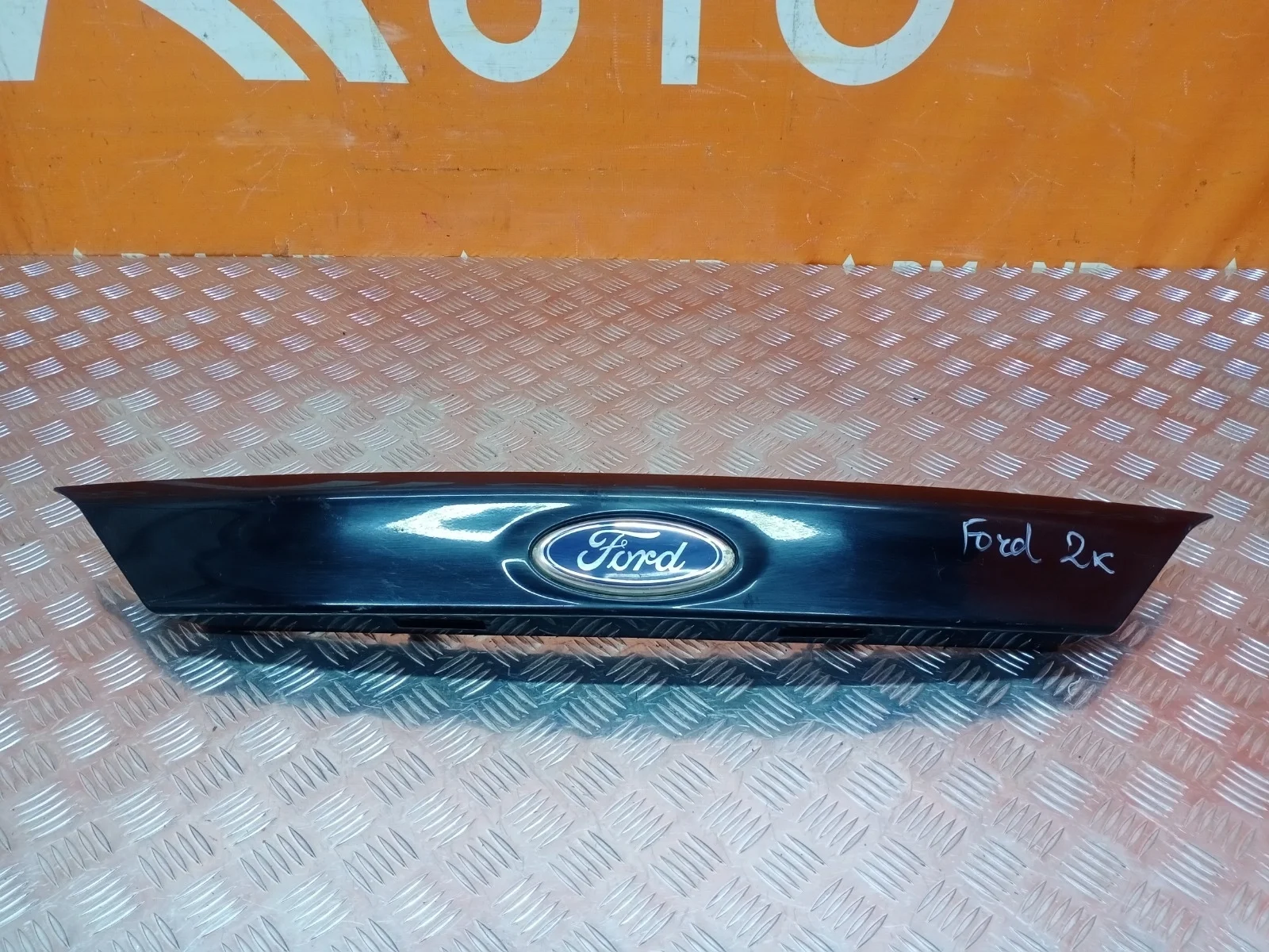 Накладка двери багажника Ford C-Max 2010-2015