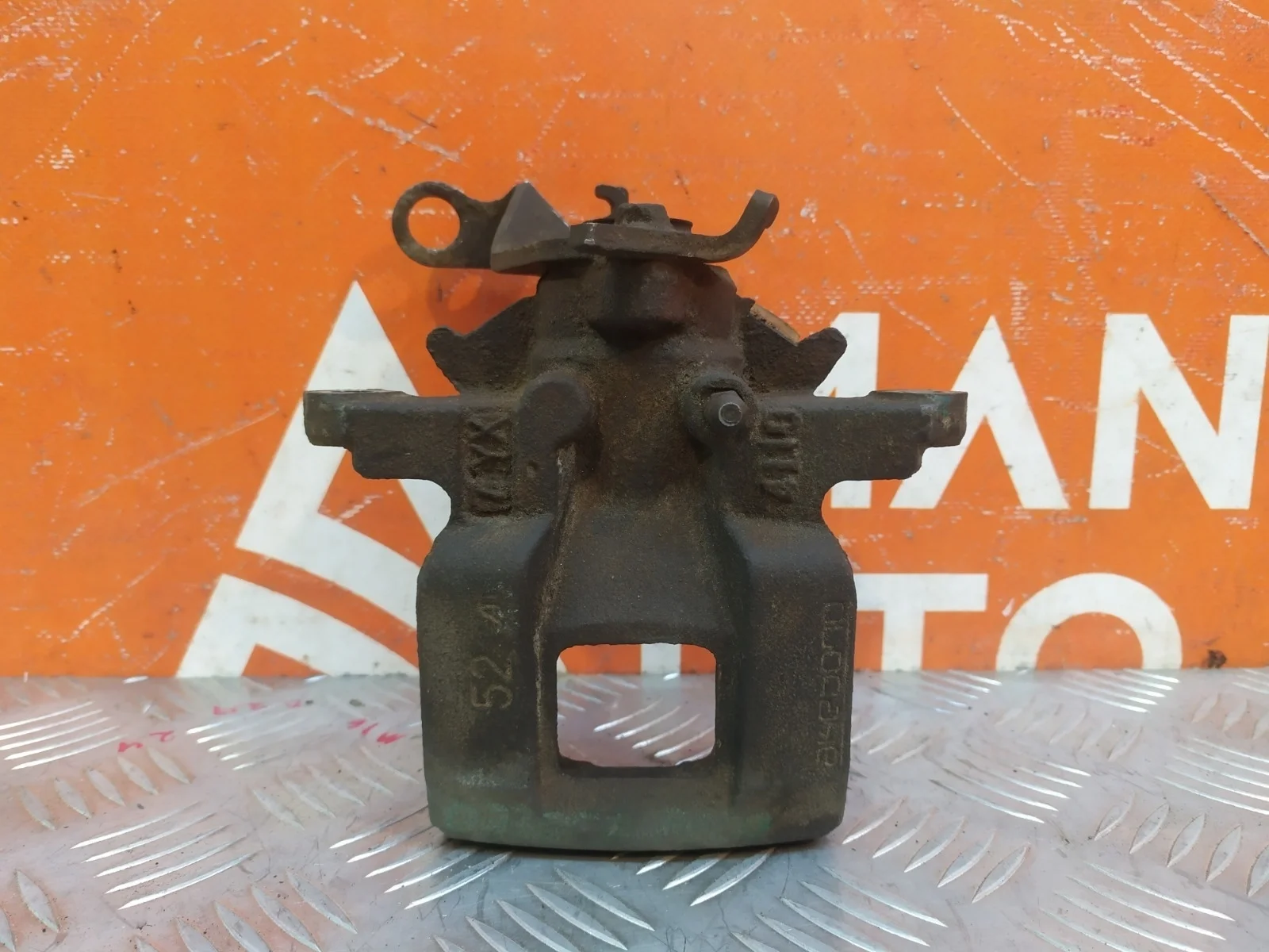 Суппорт тормозной Mitsubishi Outlander 2012-нв 3