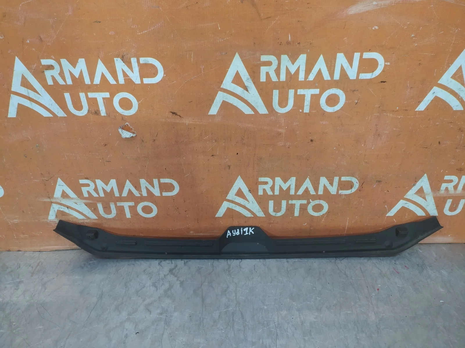 Уплотнитель капота Audi A4 2015-нв B9