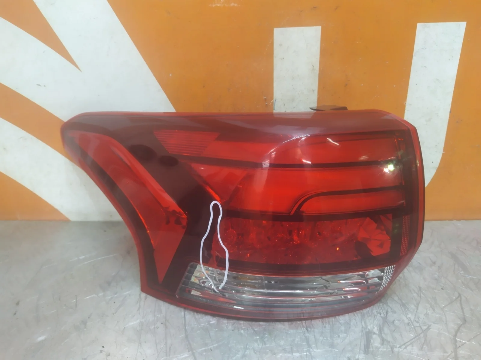 Фонарь внешний Mitsubishi Outlander 2015-нв 3