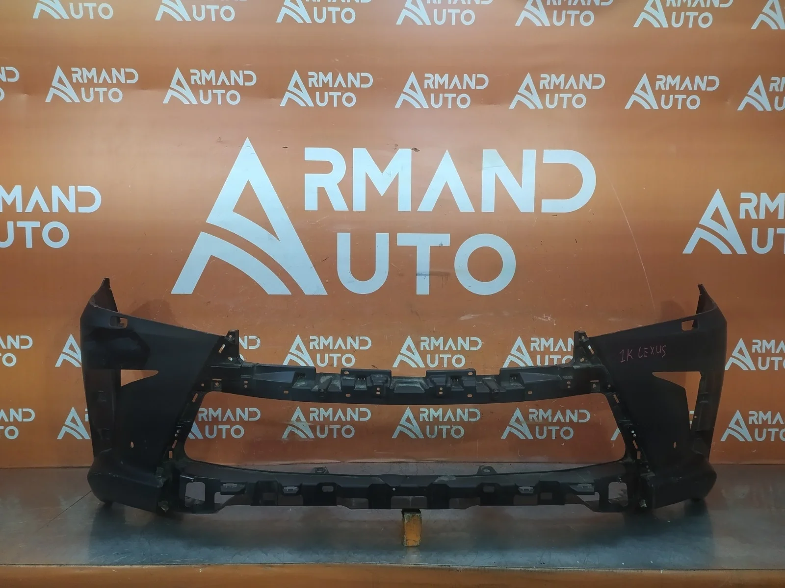 Бампер LEXUS LX 2015-2023 URJ200