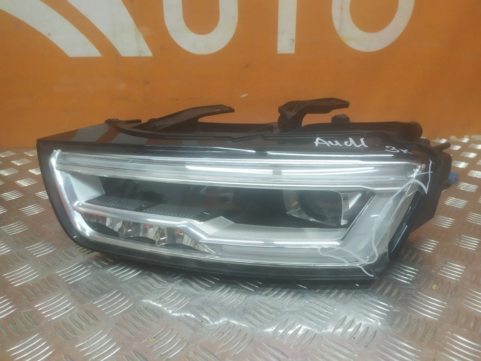 Фара Audi Q3 2014-2018 8U