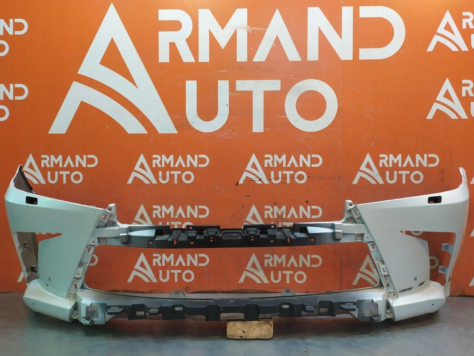 Бампер Lexus LX 2015-2023 URJ200