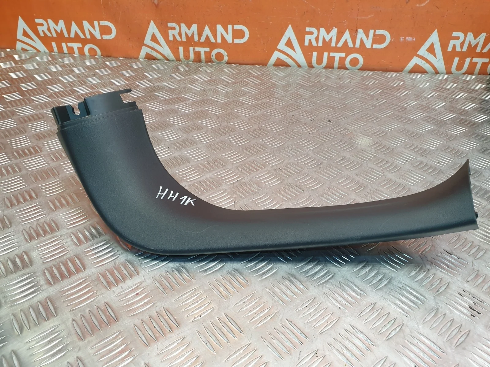 Обшивка двери багажника верхняя Mitsubishi Outlander 2012-нв 3