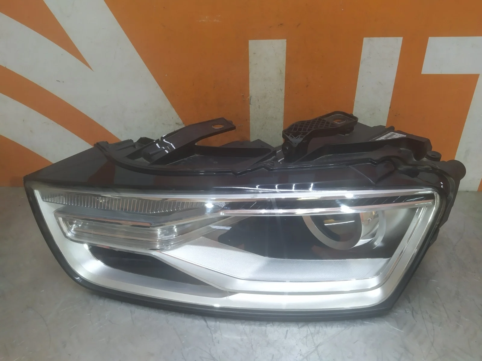 Фара Audi Q3 2014-2018 8U