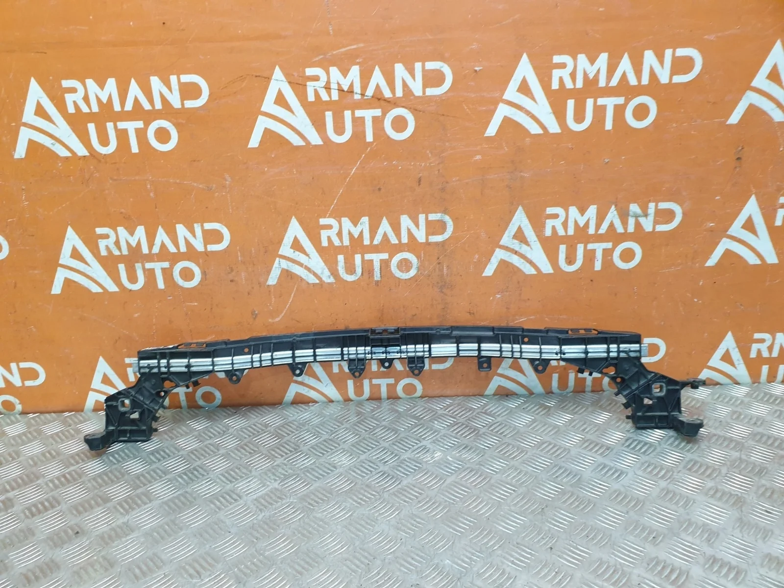 Кронштейн радиатора Mercedes -Class 2014-2021 W205