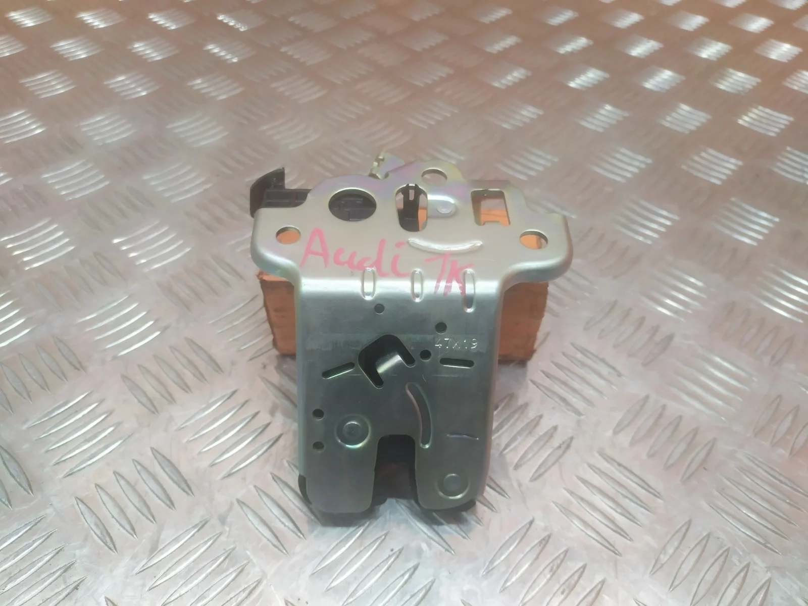 Замок двери багажника Audi A6 2011-2018 4 C7