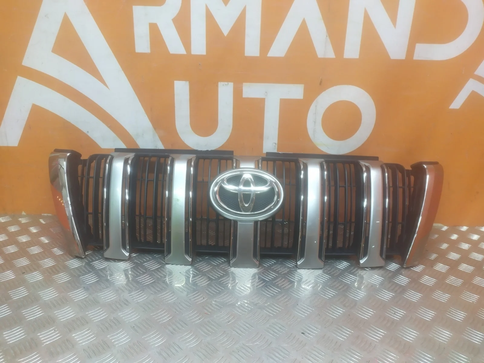 Решетка радиатора Toyota Land Cruiser Prado 2013-2017 150