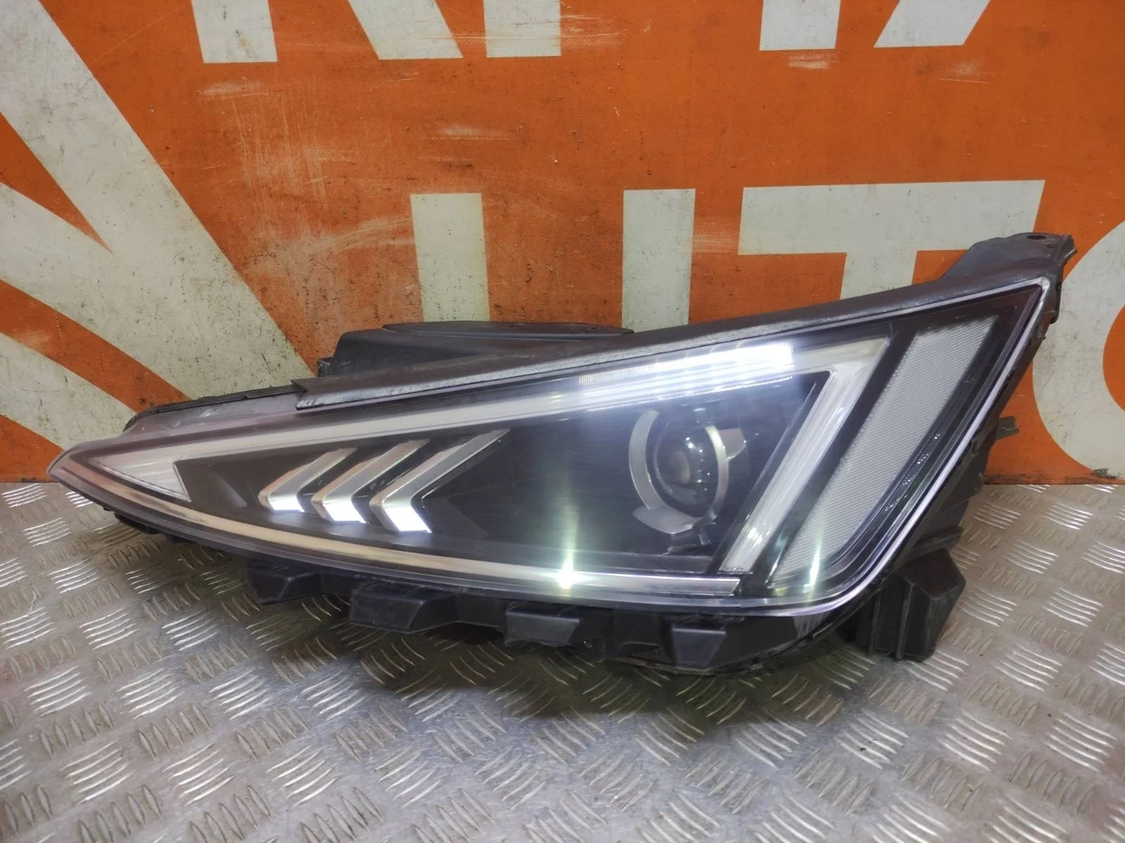 Фара Hyundai Elantra 2018-2020 6 AD