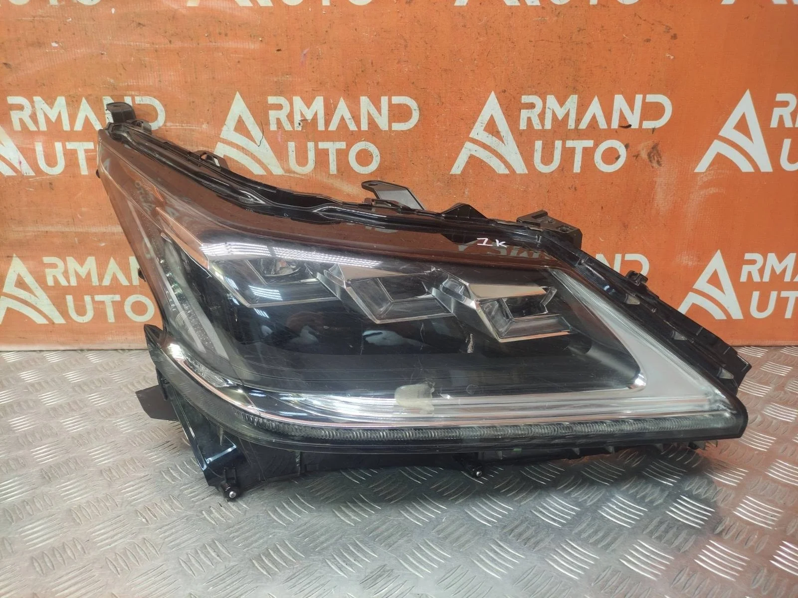 Фара Lexus LX 2015-2023 URJ200