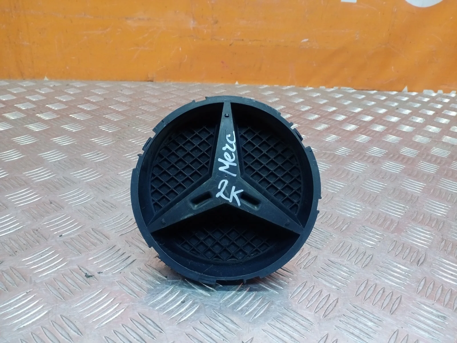 Кронштейн эмблемы Mercedes -Class 2014-2018 W205