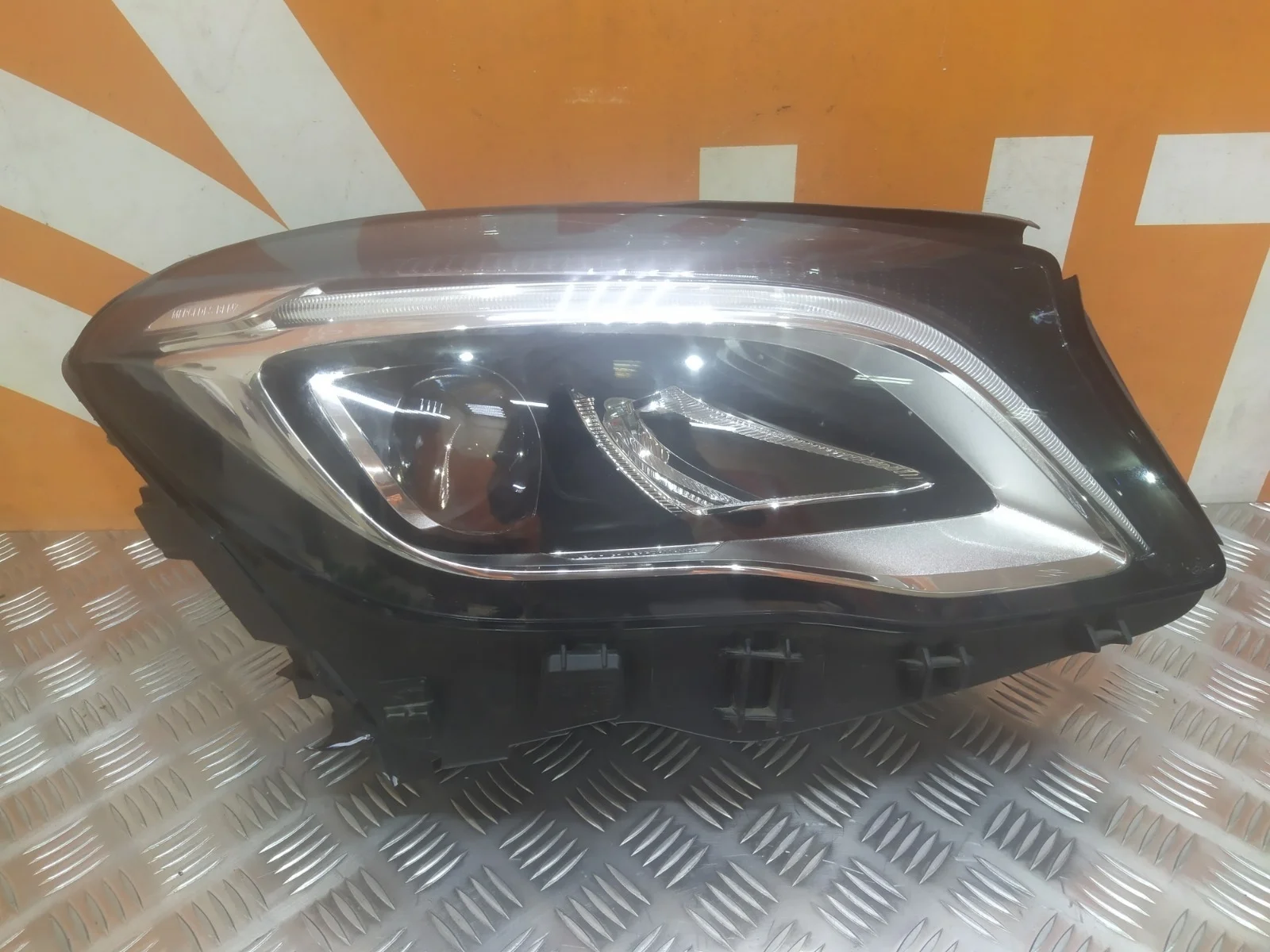 Фара Mercedes GLA-Class 2017-2020 X156