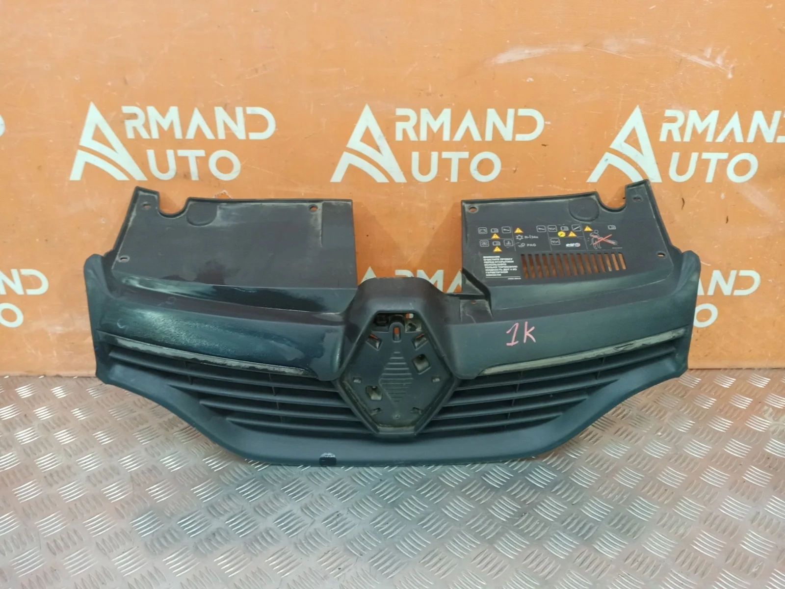 Решетка радиатора Renault Logan 2012-2018