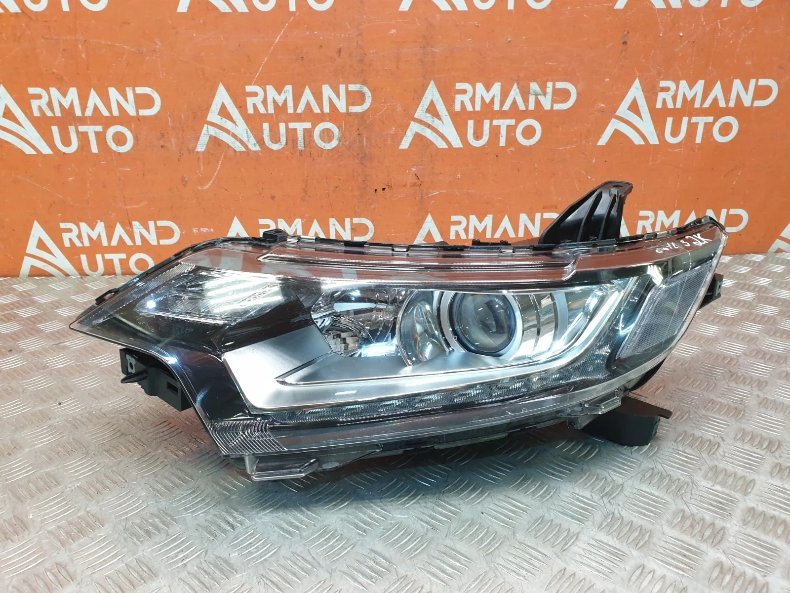 Фара Mitsubishi Outlander 2015-нв 3