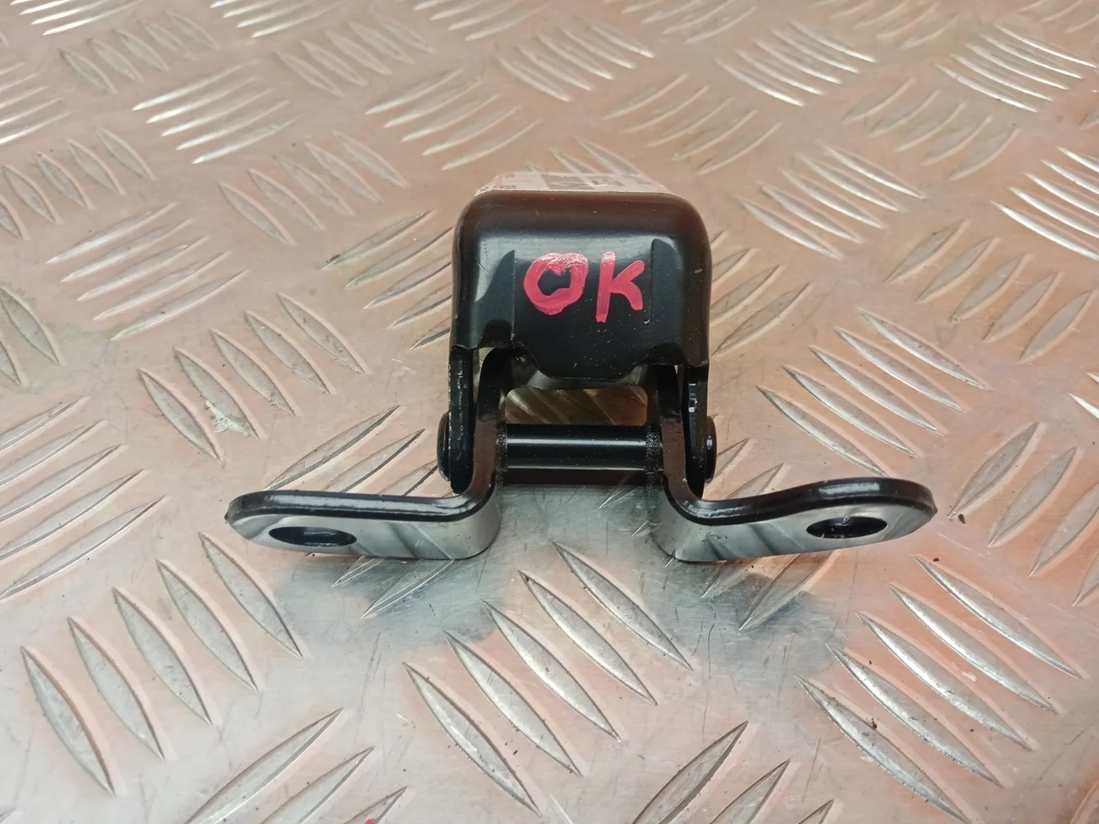 Петля двери нижняя Toyota Prius 2015-2022 4 XW50