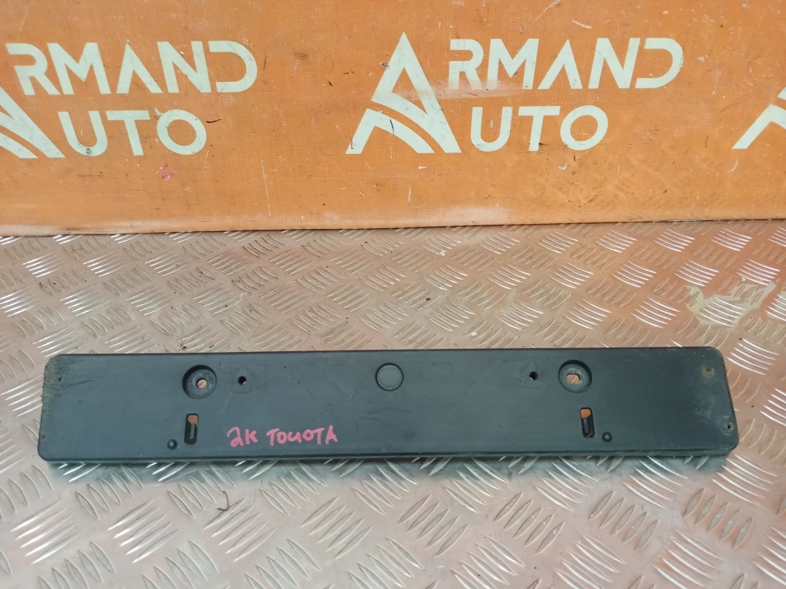 Площадка под гос номер Toyota Camry 2017-2018 XV50