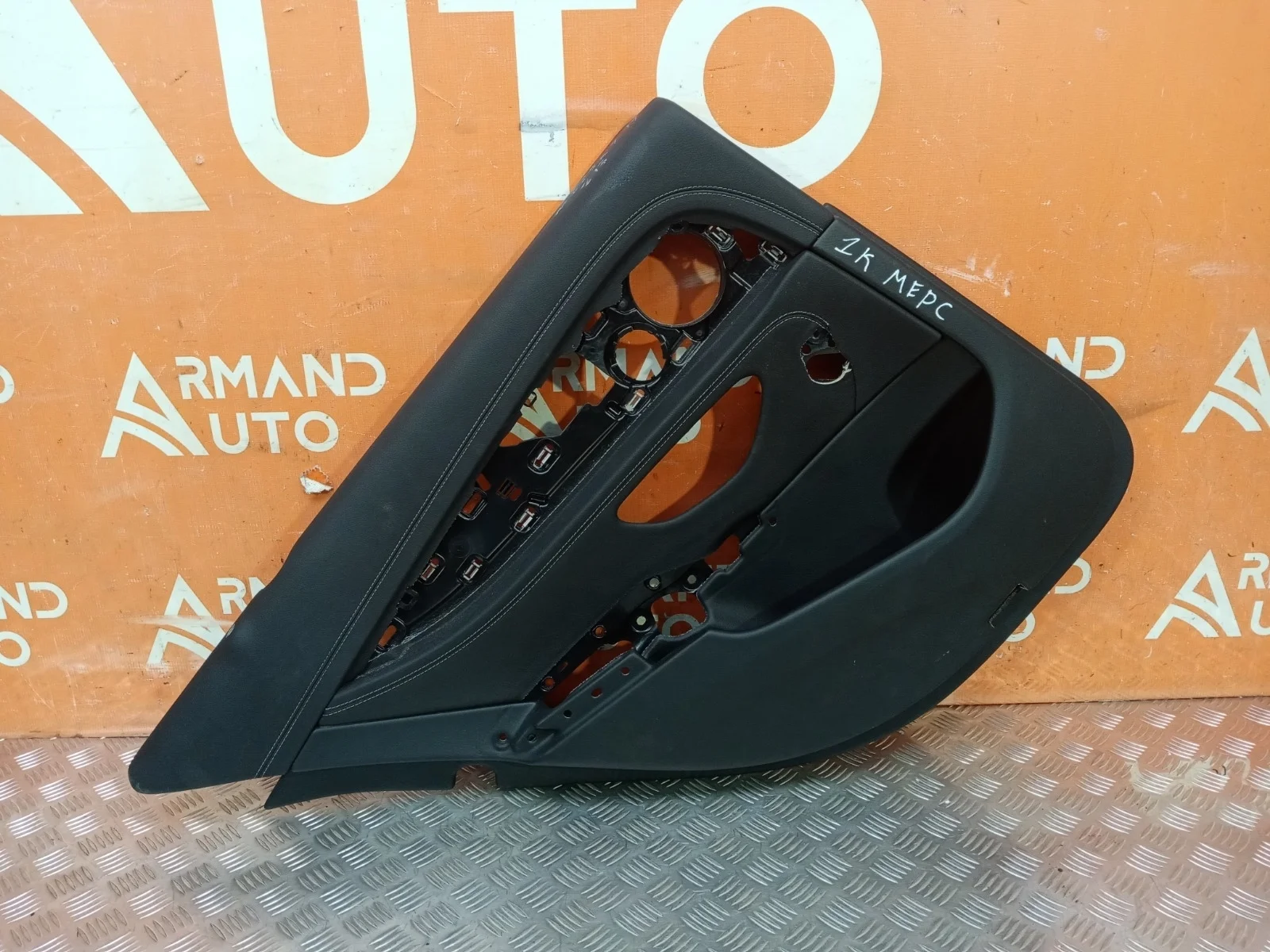 Обшивка двери Mercedes -Class 2016-нв W213, S213