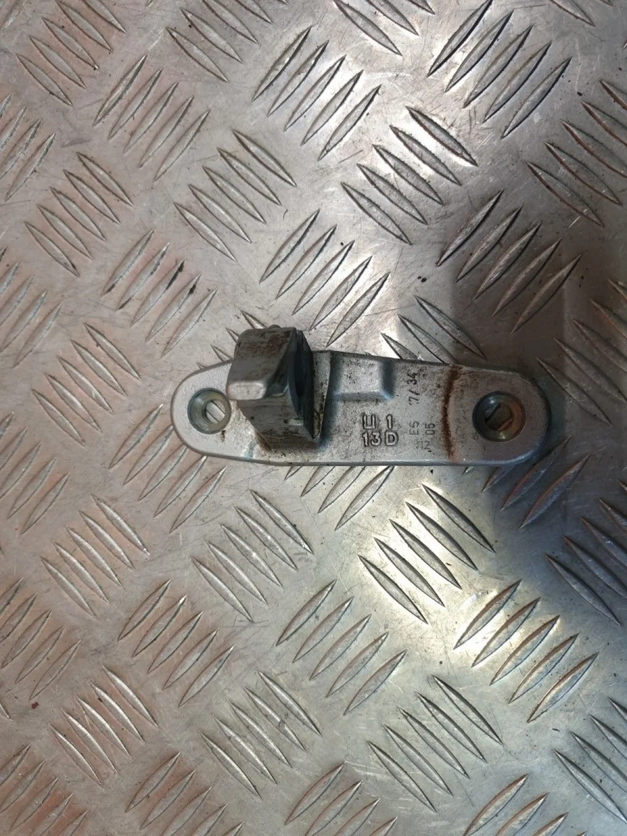 Петля двери нижняя Mercedes A-Class 2012-2018 W176