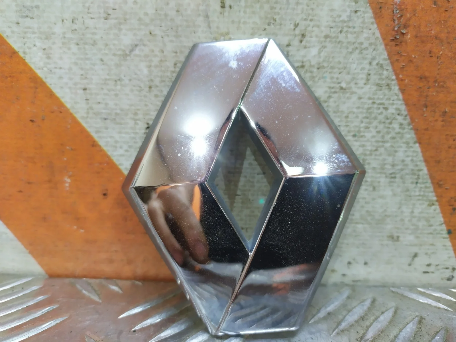 Эмблема Renault Logan 2012-2022