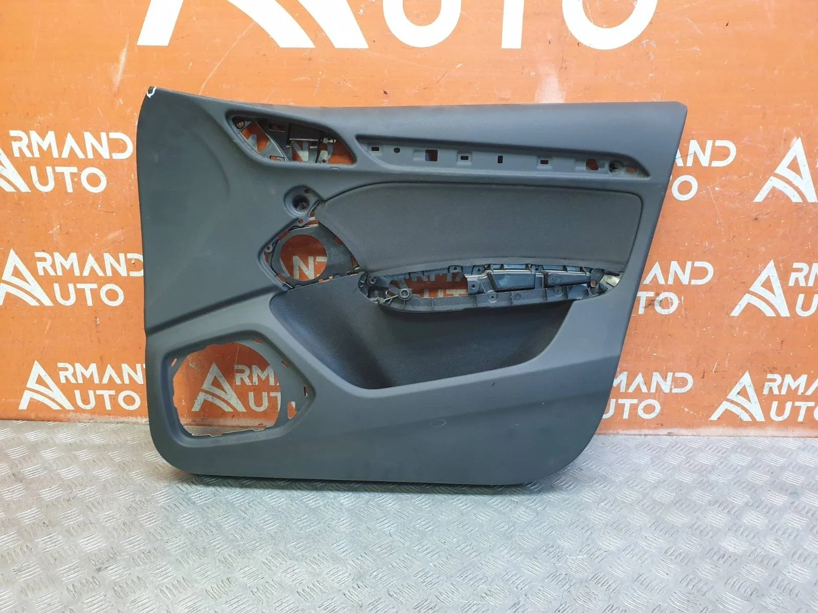 Обшивка двери Audi Q3 2011-2018 8U