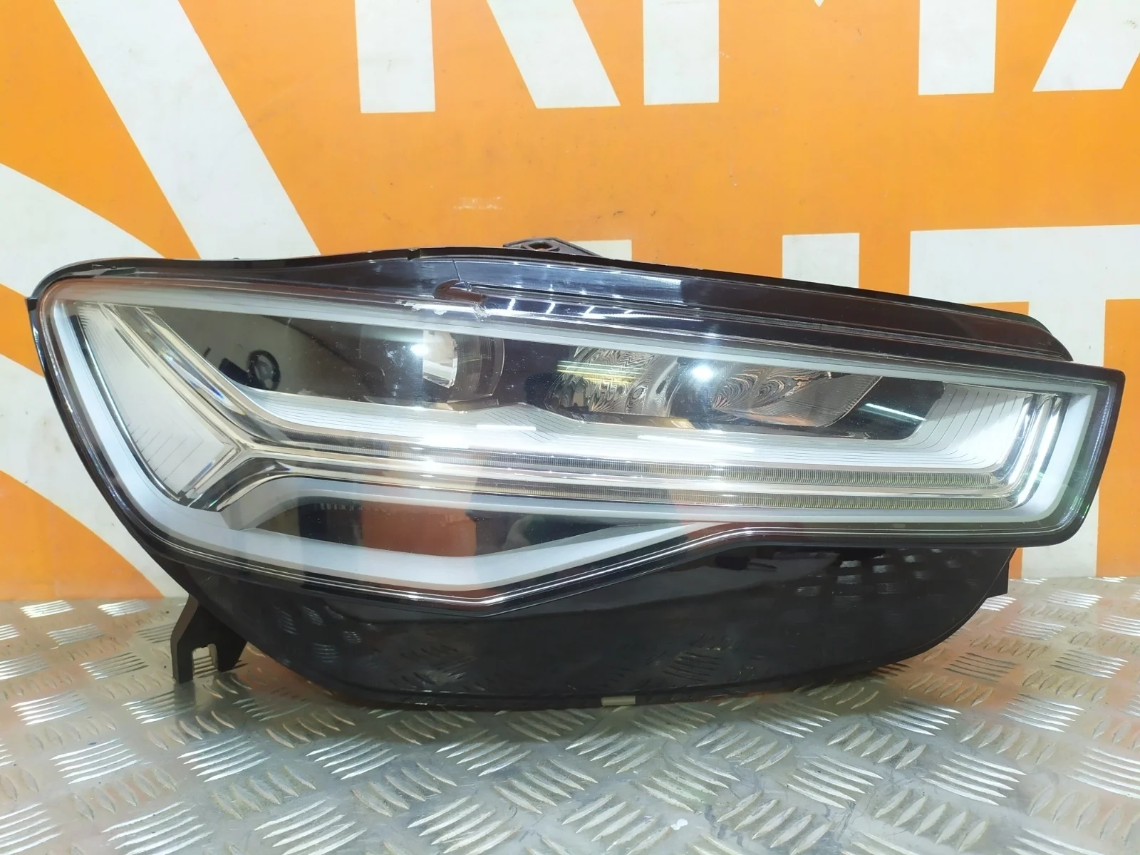 Фара Audi A6 2014-2018 C7