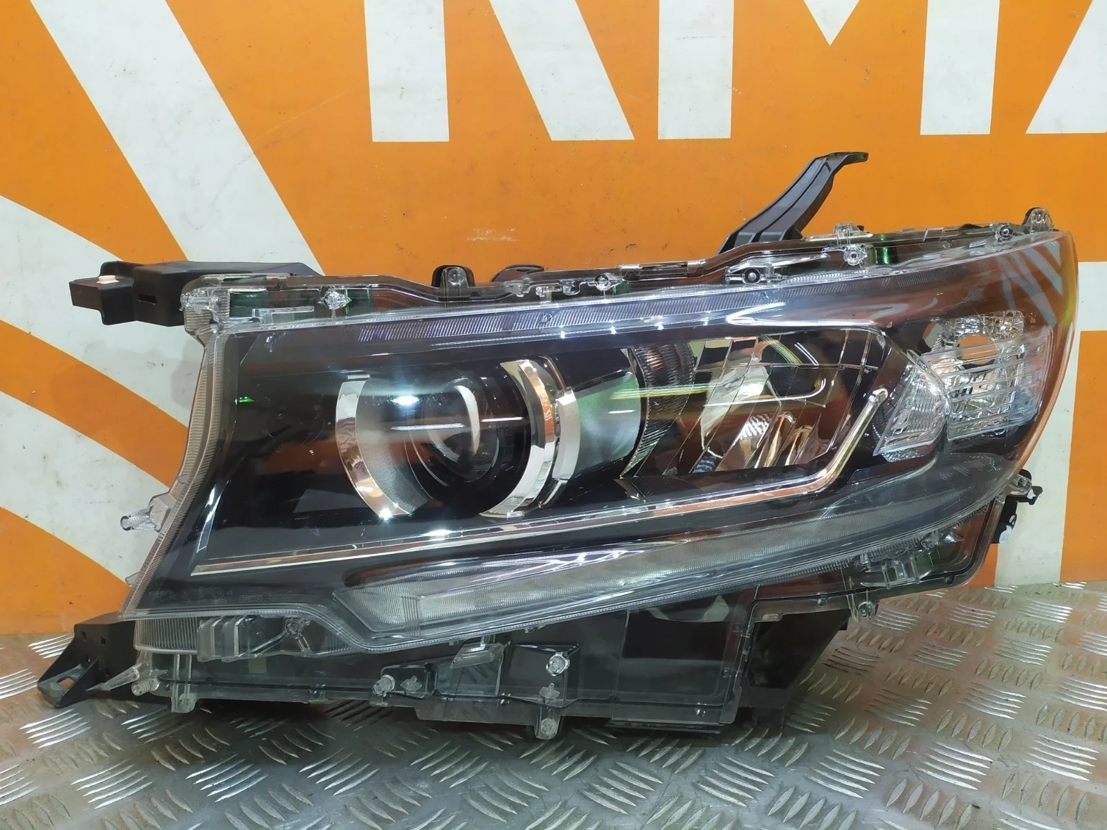 Фара Toyota Land Cruiser Prado 2017-нв 150