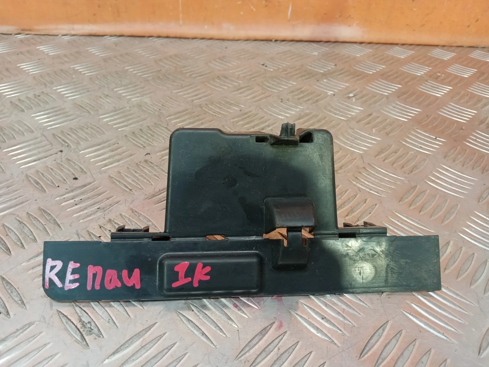 Кронштейн радиатора Renault Kaptur 2016-нв