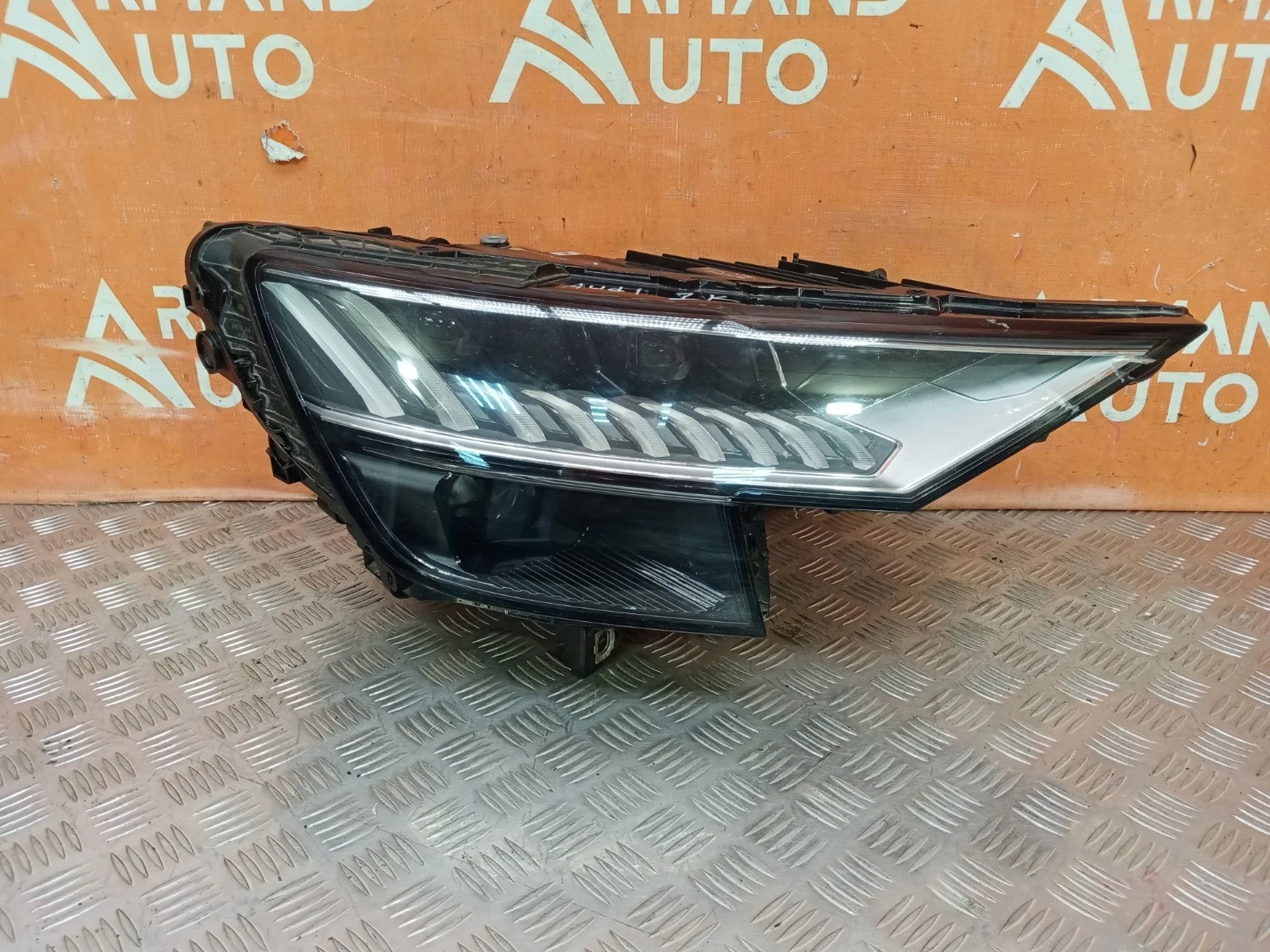 Фара Audi Q8 2018-нв